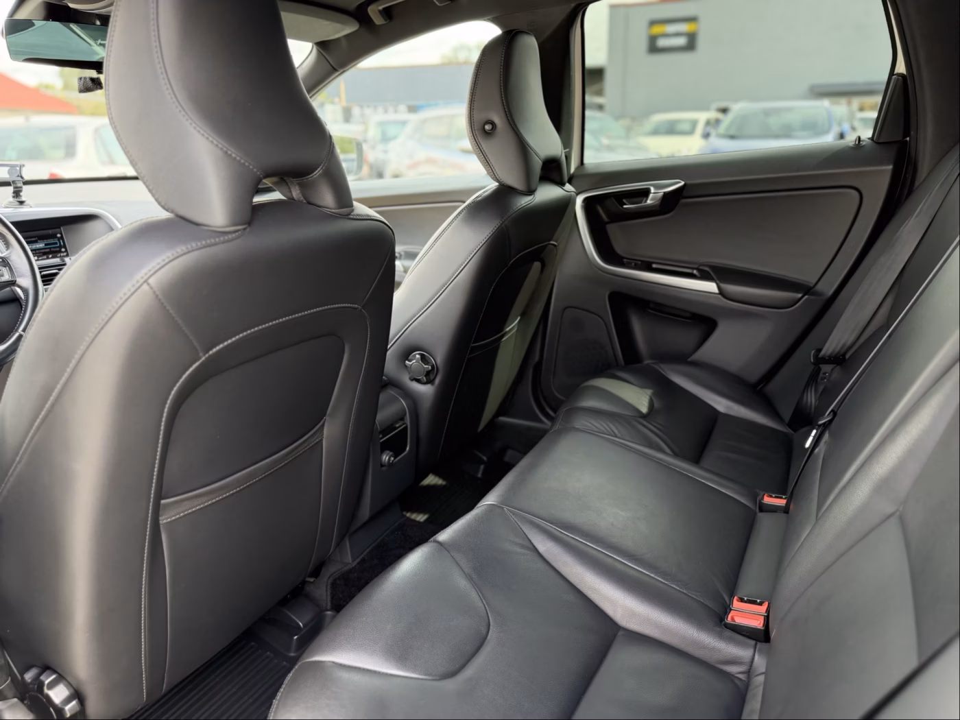 Volvo XC60 фото 16