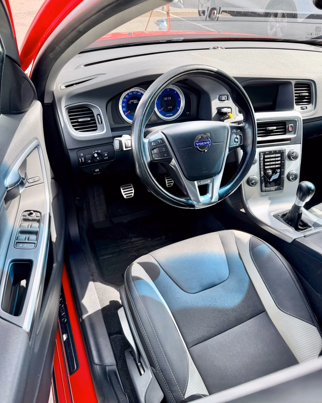 Volvo V60 фото 10