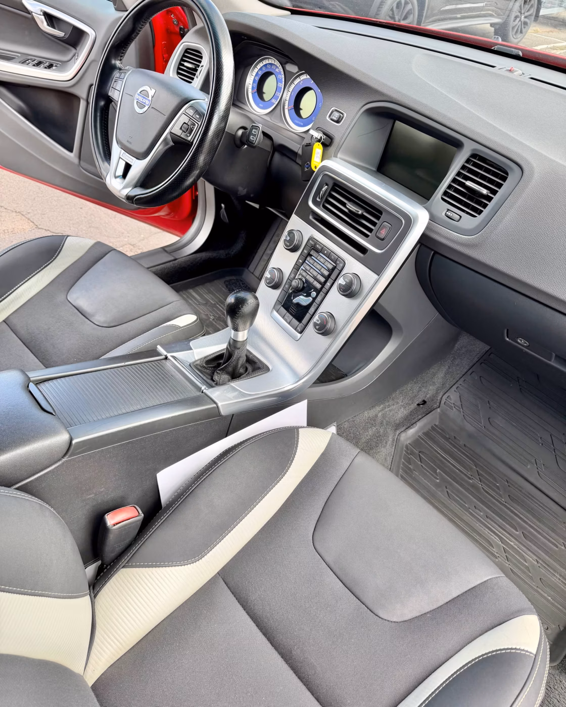 Volvo V60 фото 11