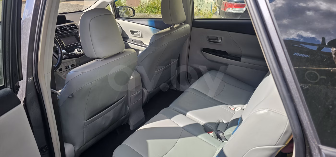 Toyota Prius V(+) фото 4