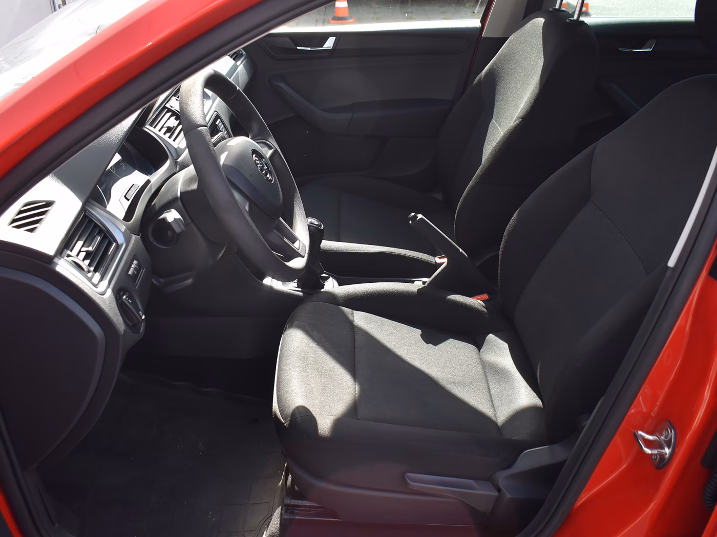 Skoda Rapid фото 11