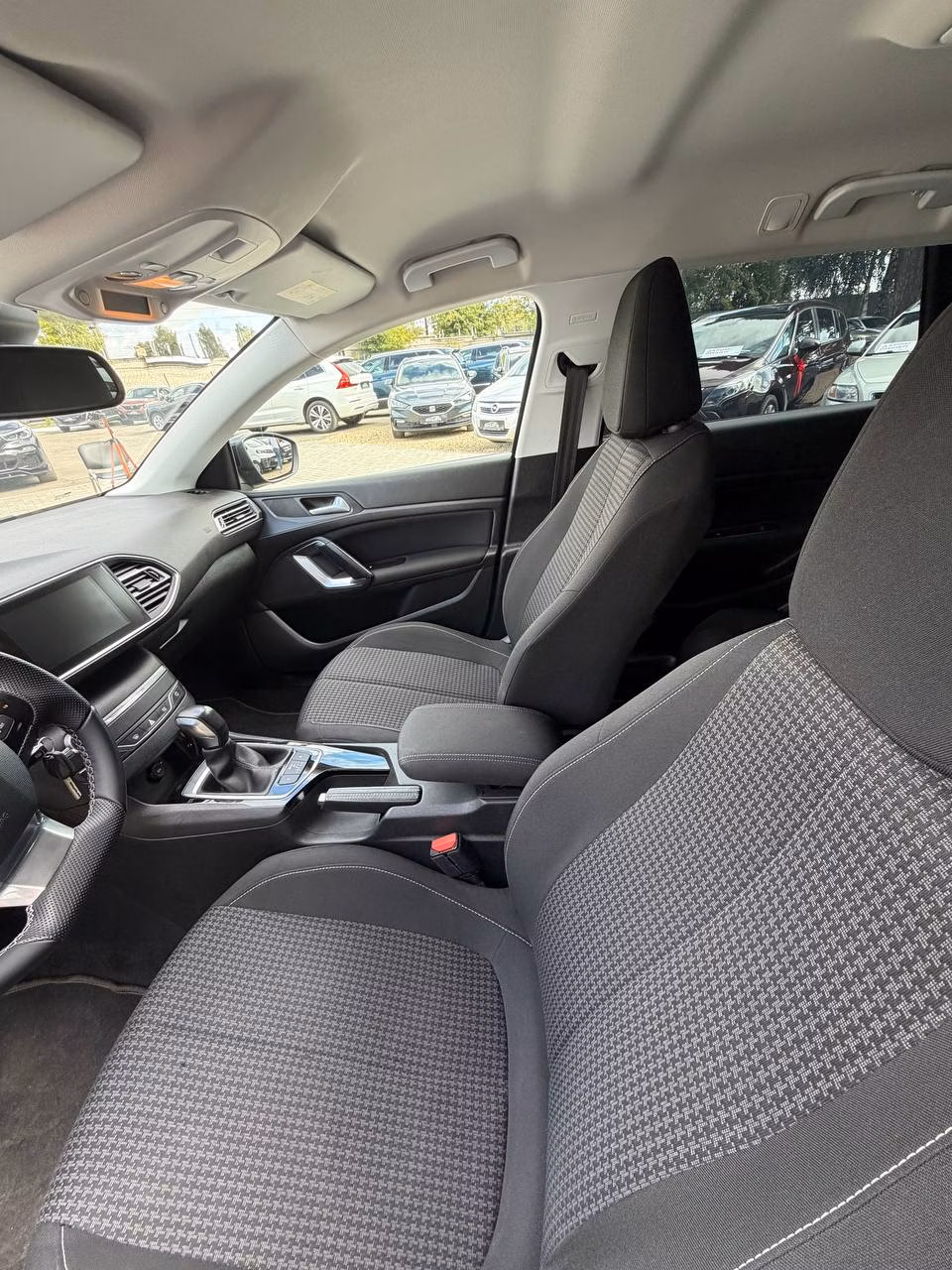Peugeot 308 фото 8
