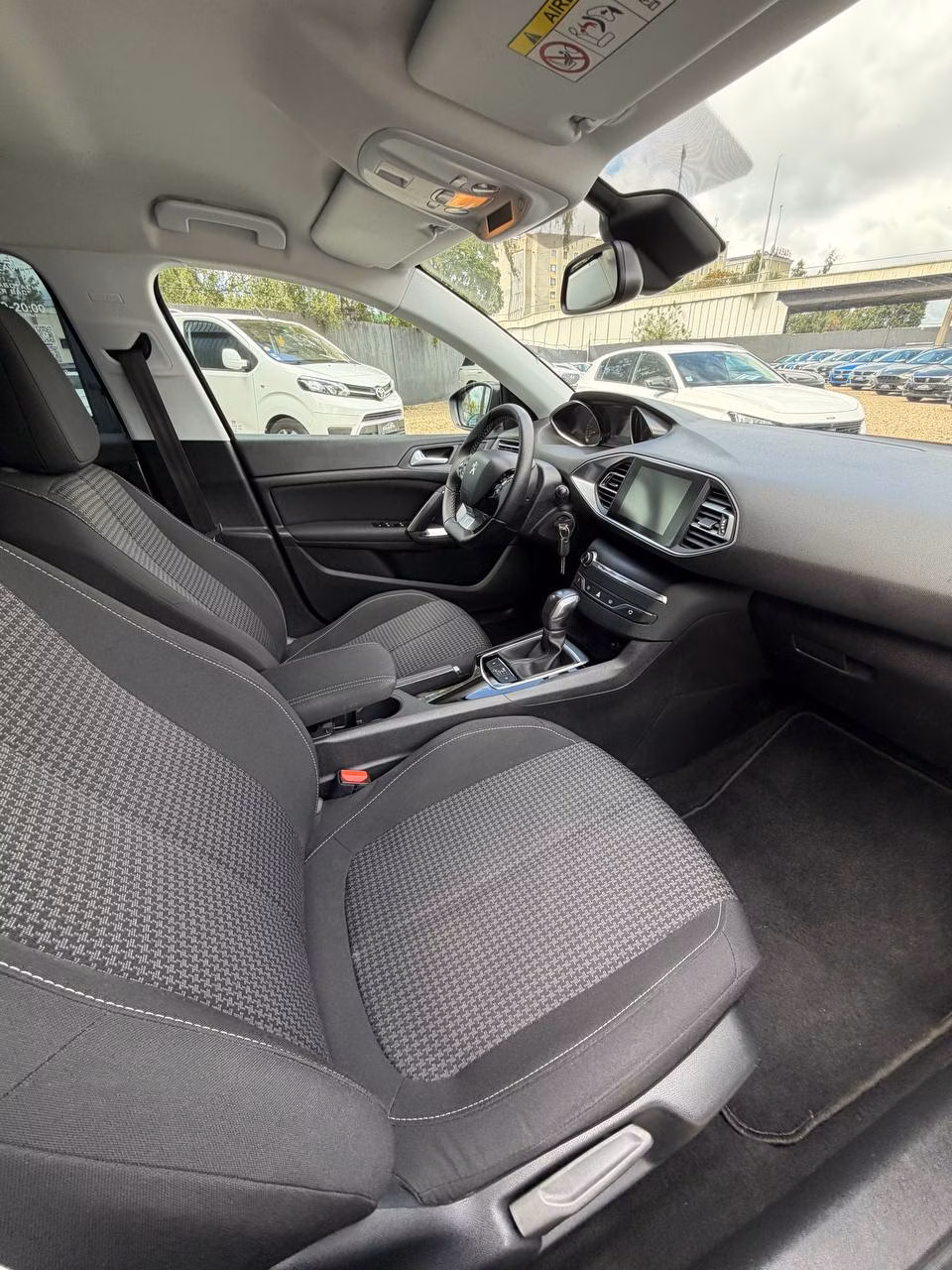 Peugeot 308 фото 10