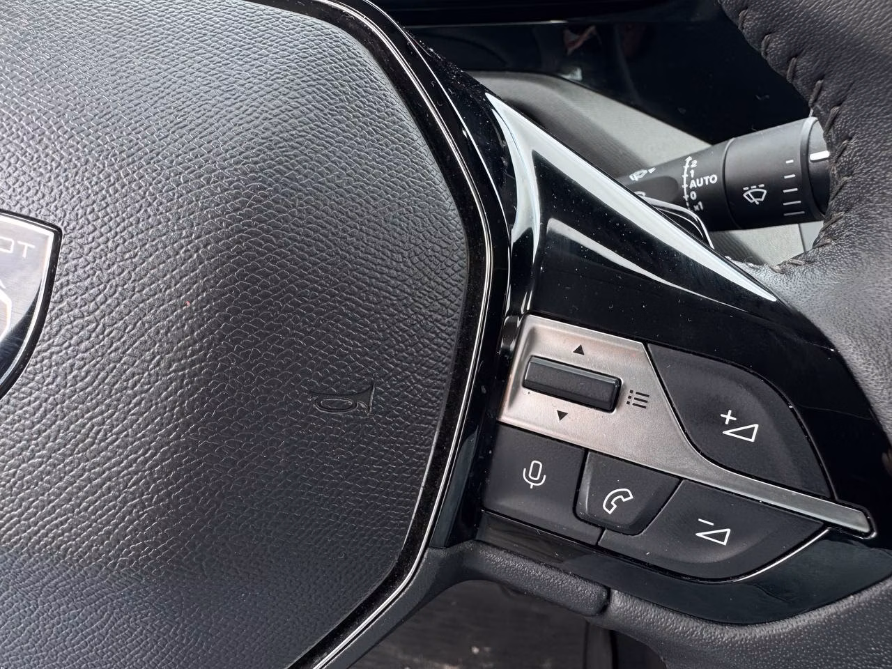 Peugeot 308 фото 12