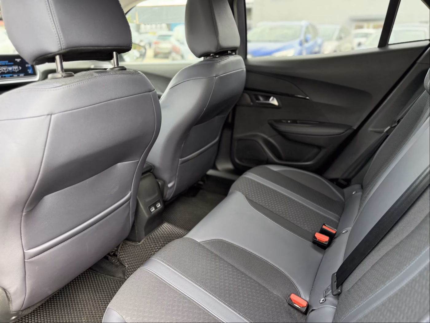 Peugeot 2008 фото 14