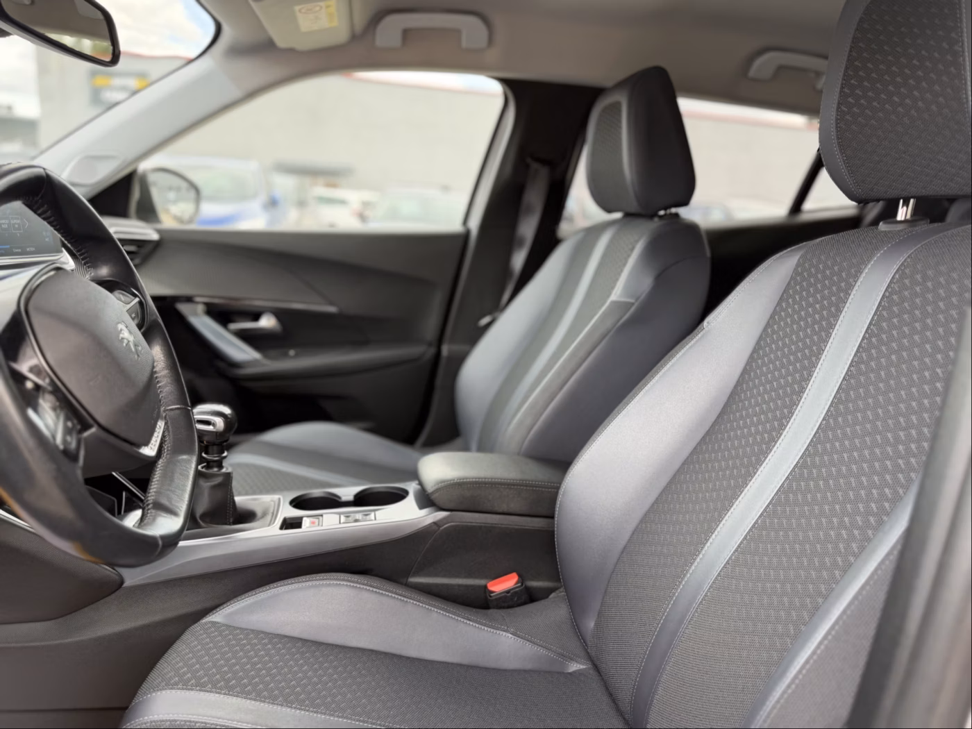Peugeot 2008 фото 16