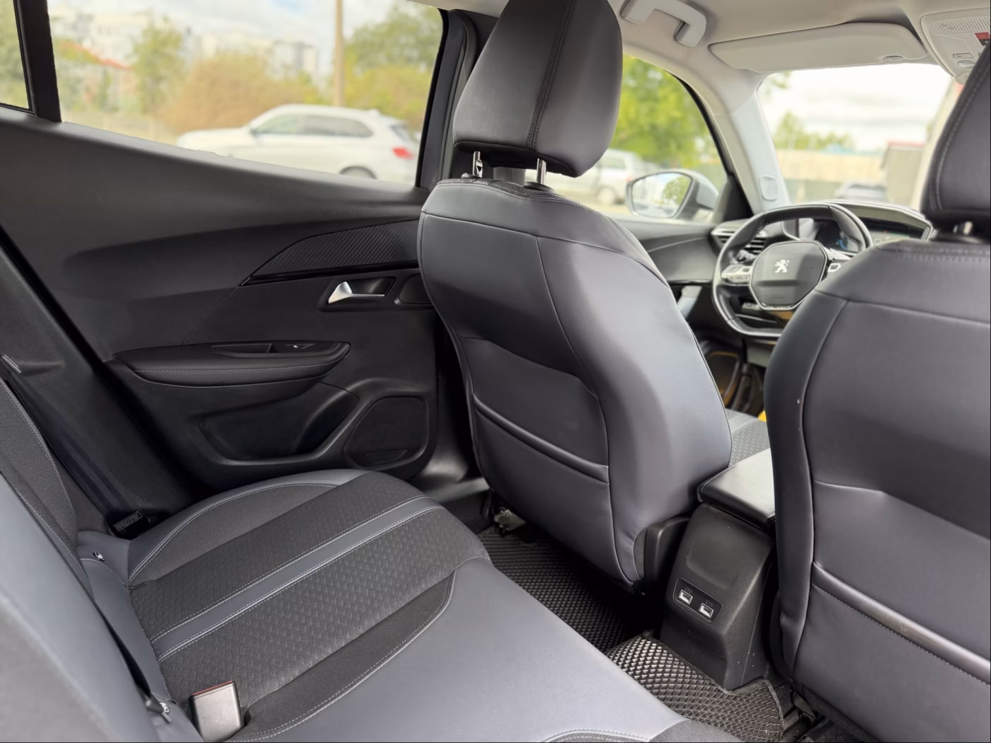 Peugeot 2008 фото 25