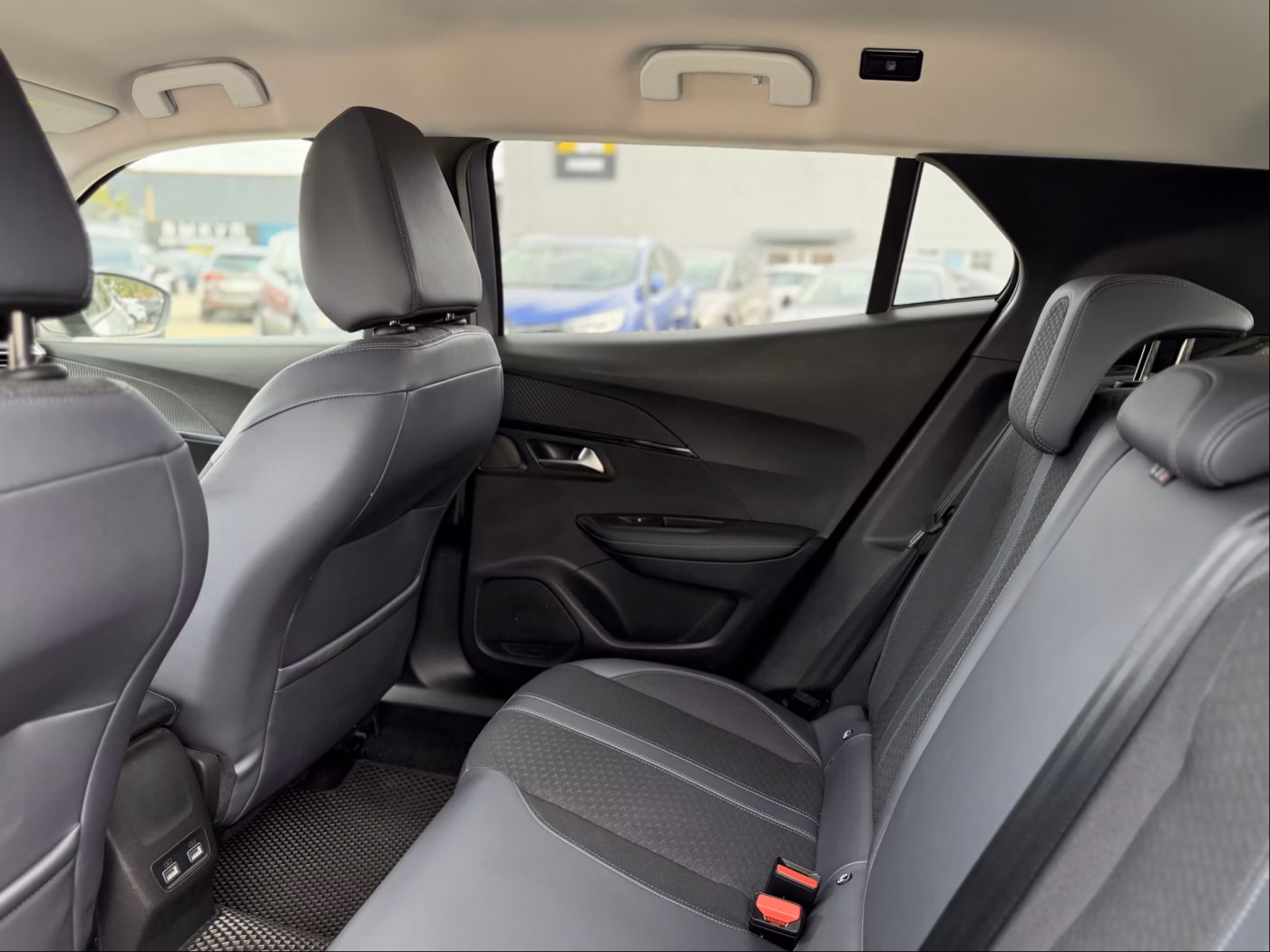Peugeot 2008 фото 26