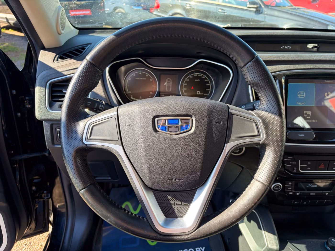 Geely Emgrand X7 фото 10