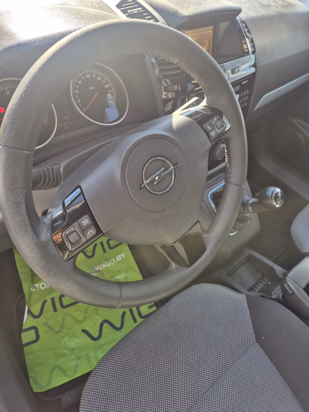 Opel Zafira фото 9