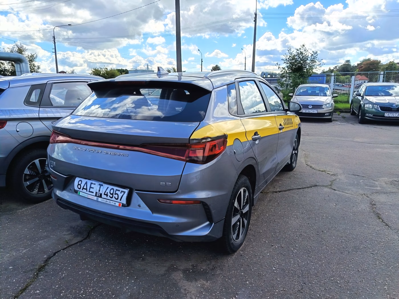 BYD e2 фото 7