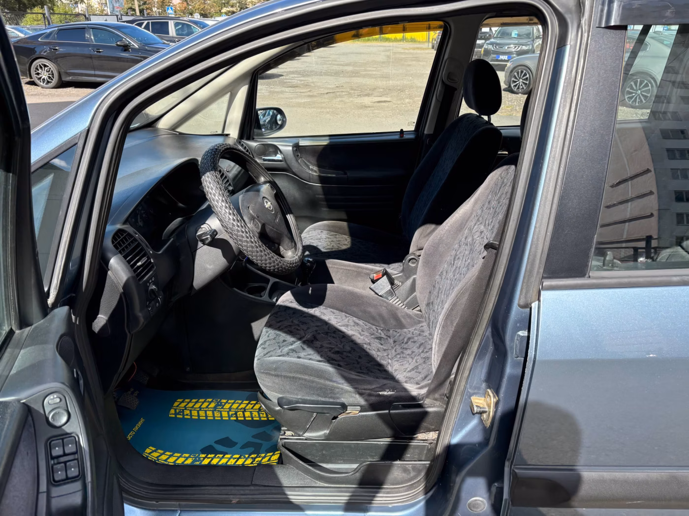 Opel Zafira фото 9