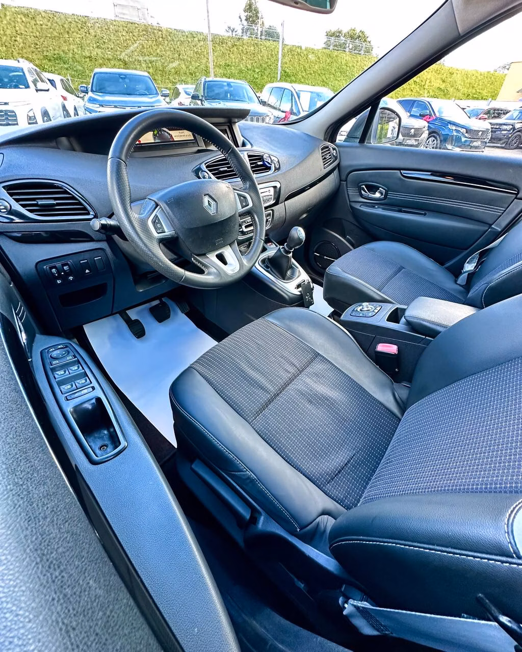 Renault Scenic фото 18