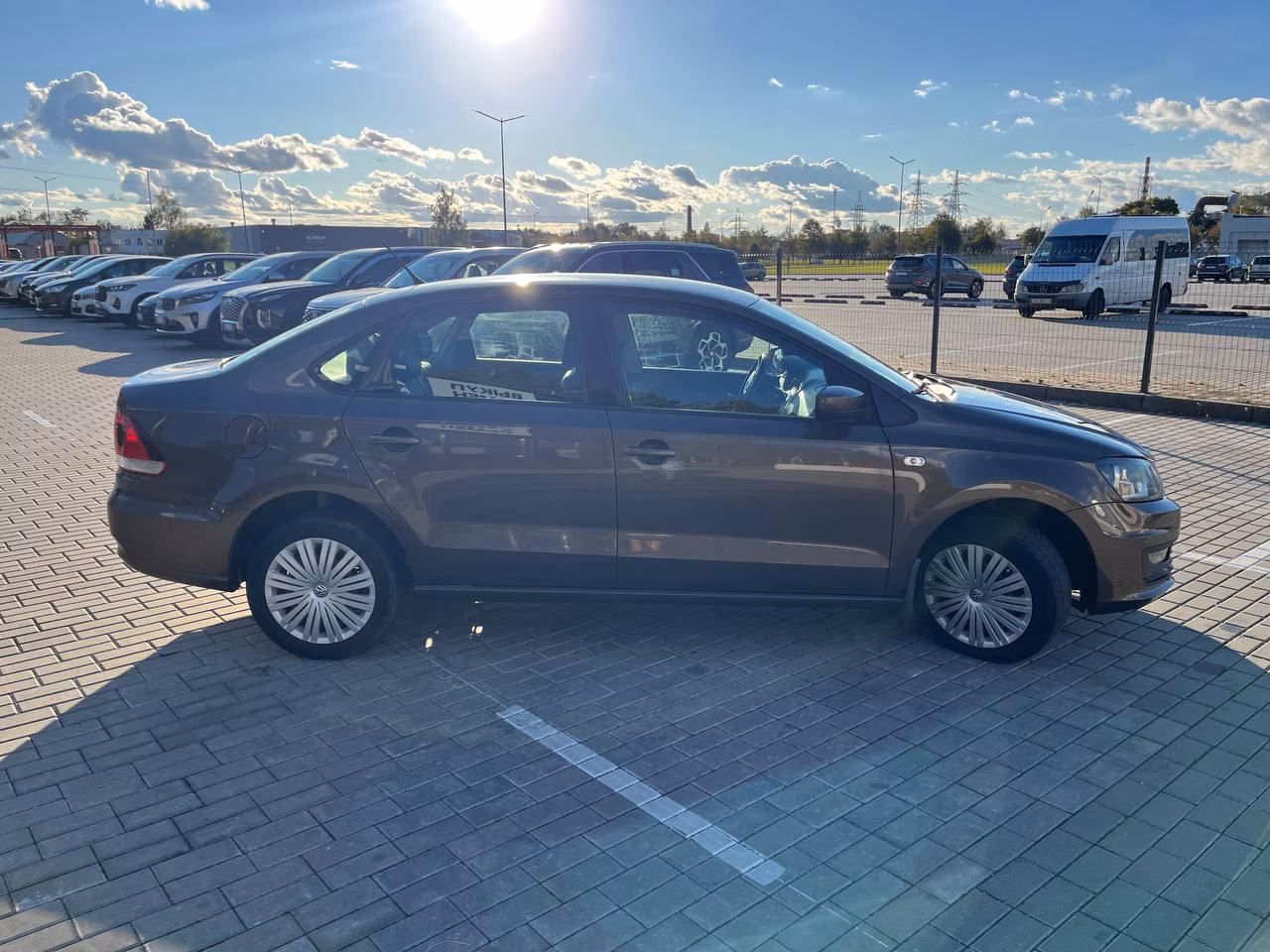 Volkswagen Polo Sedan фото 4