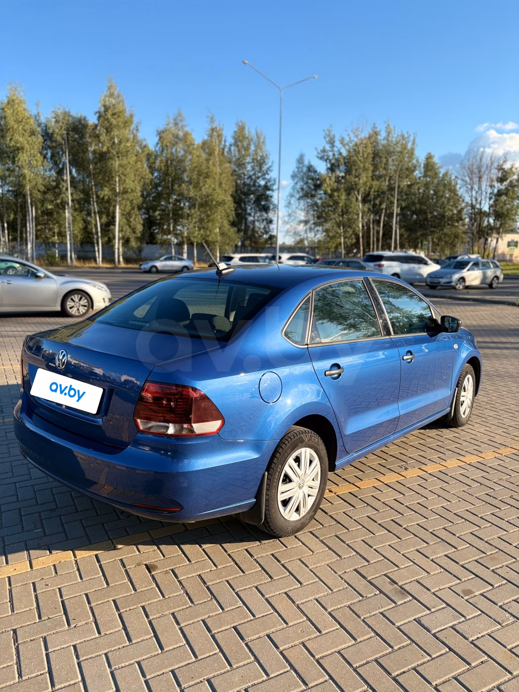 Volkswagen Polo Sedan фото 2