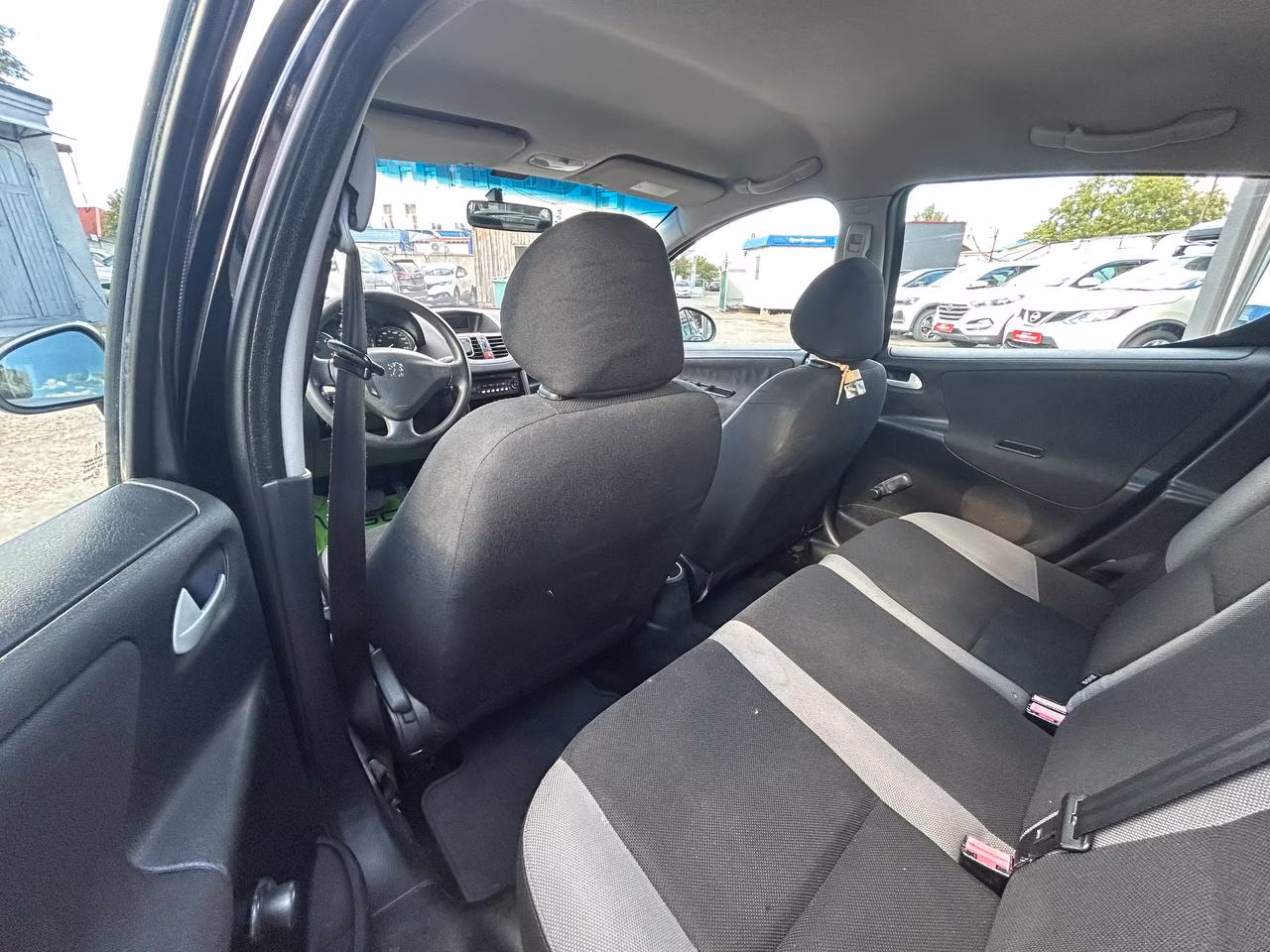 Peugeot 207 фото 10
