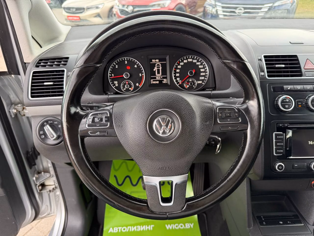Volkswagen Touran фото 10