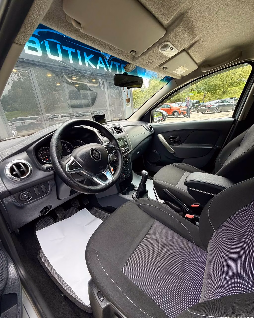 Renault Logan Stepway фото 8