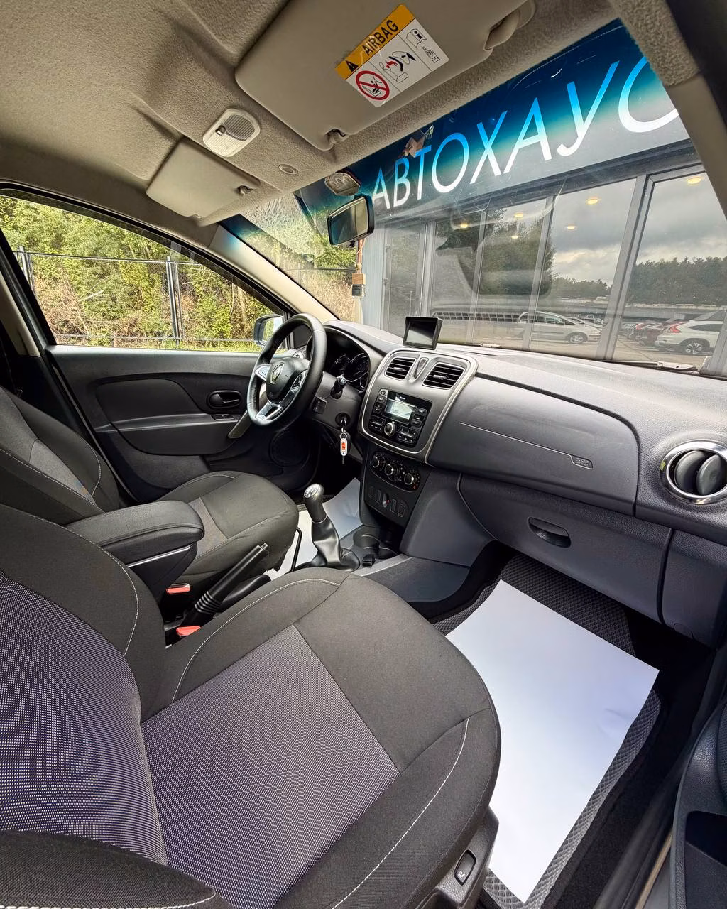Renault Logan Stepway фото 10