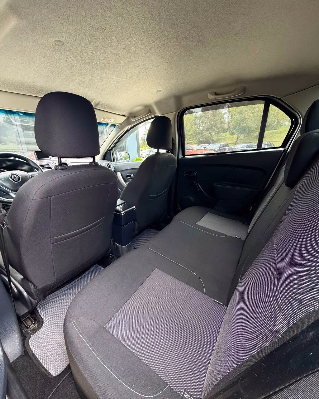 Renault Logan Stepway фото 12