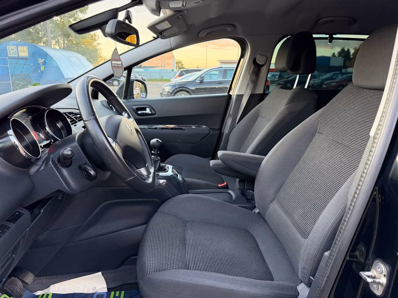 Peugeot 5008 фото 25
