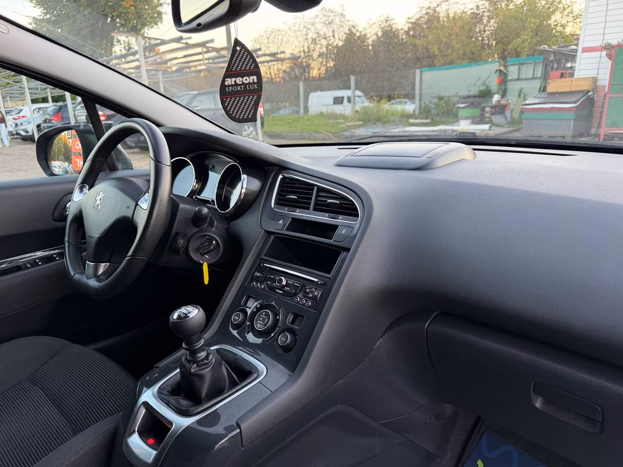 Peugeot 5008 фото 22