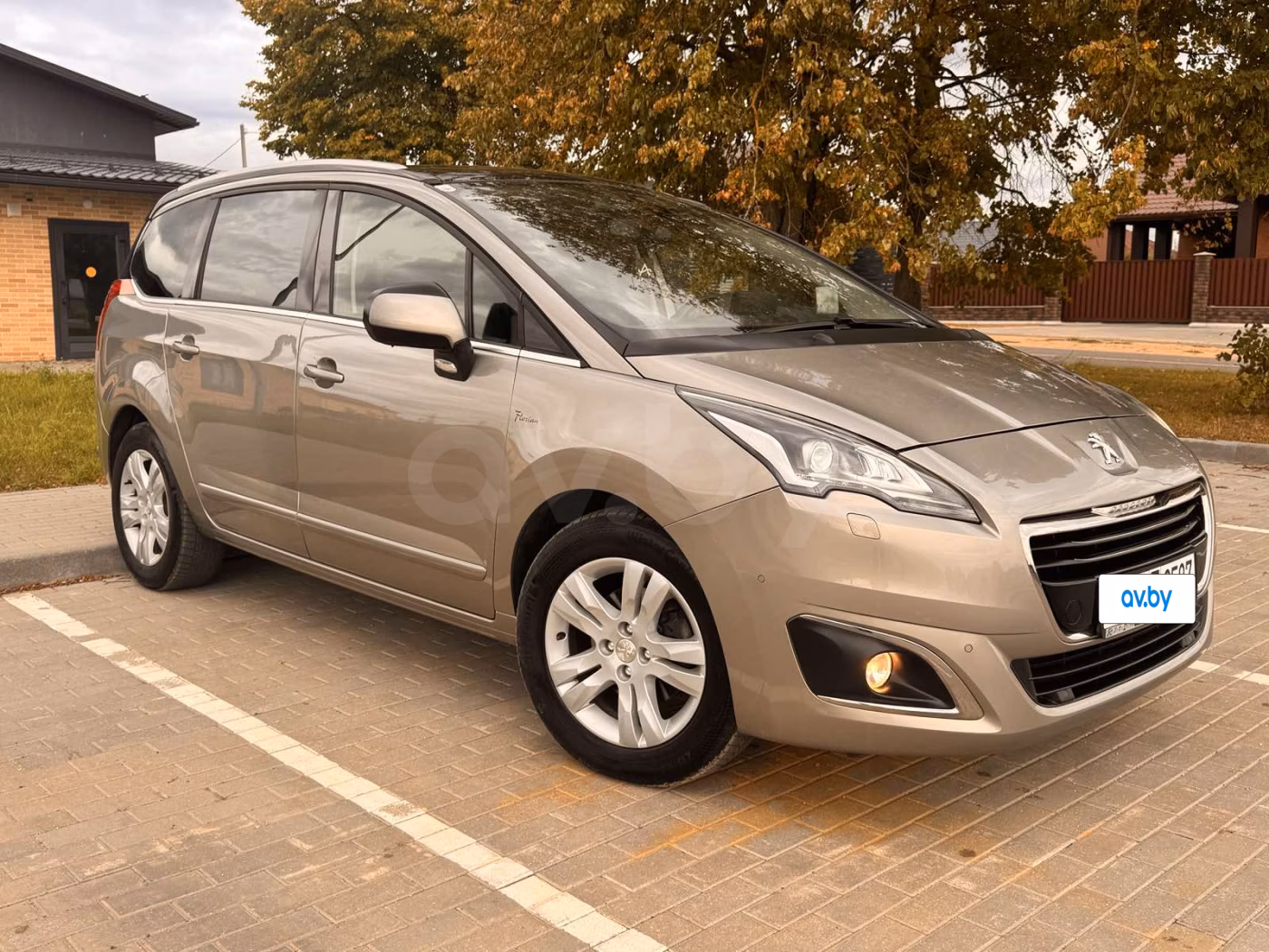 Peugeot 5008 фото 9