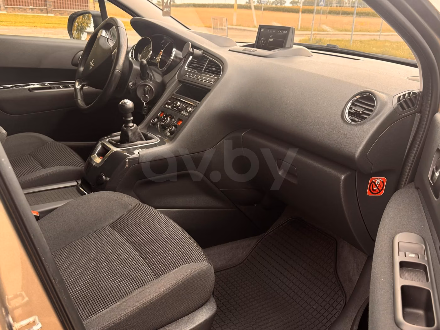 Peugeot 5008 фото 10