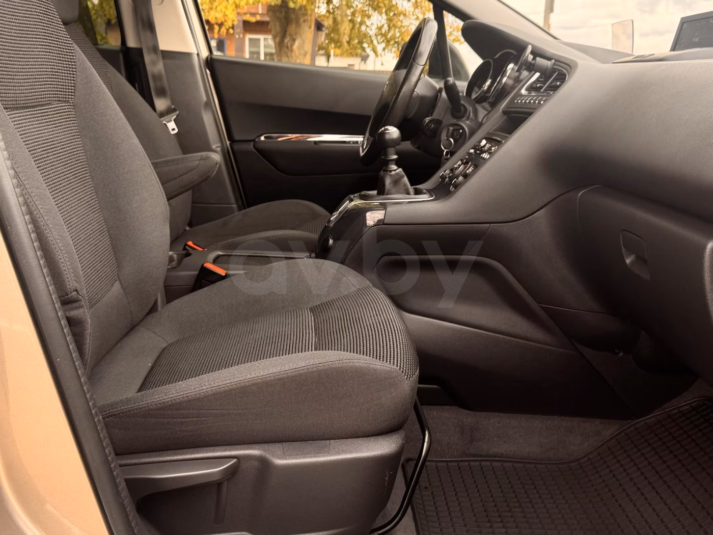 Peugeot 5008 фото 11