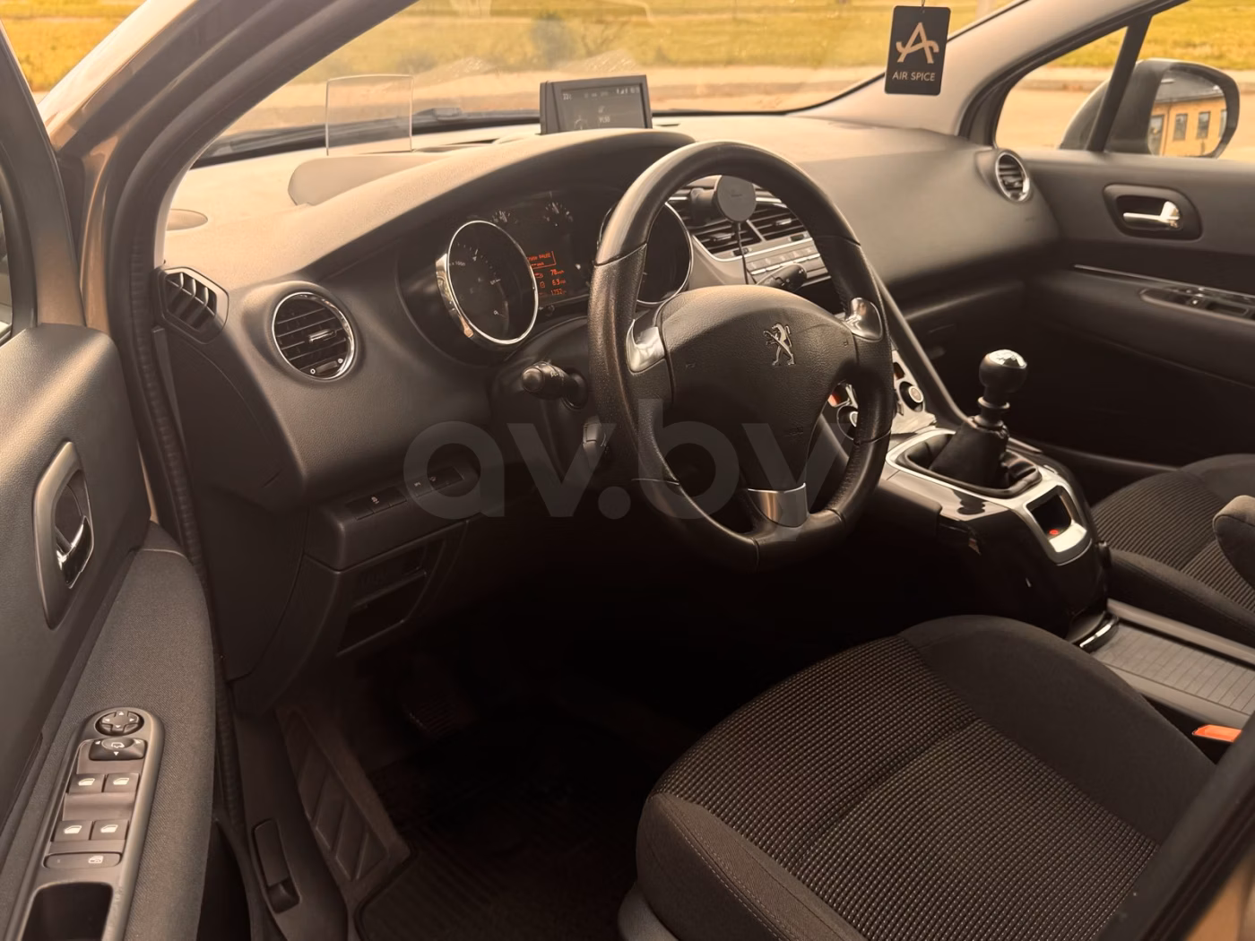 Peugeot 5008 фото 12