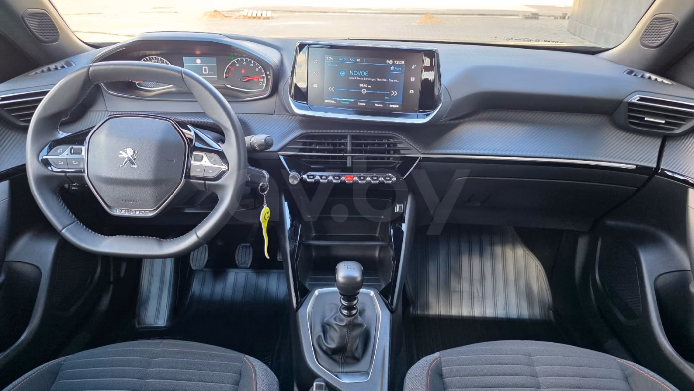 Peugeot 2008 фото 9