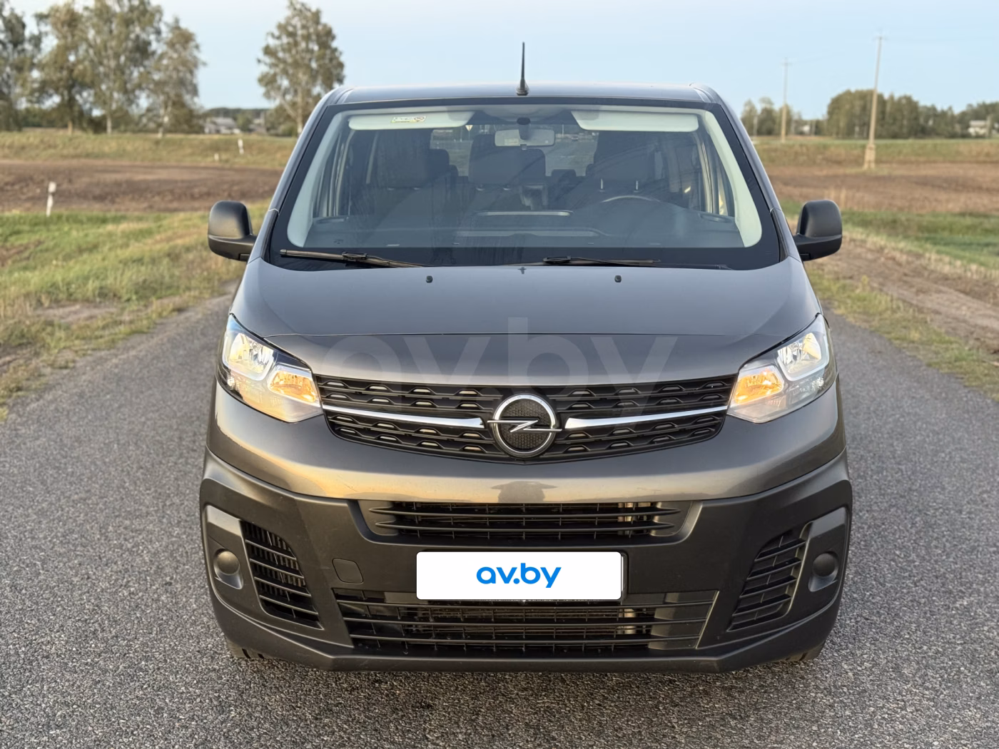 Opel Vivaro фото 8