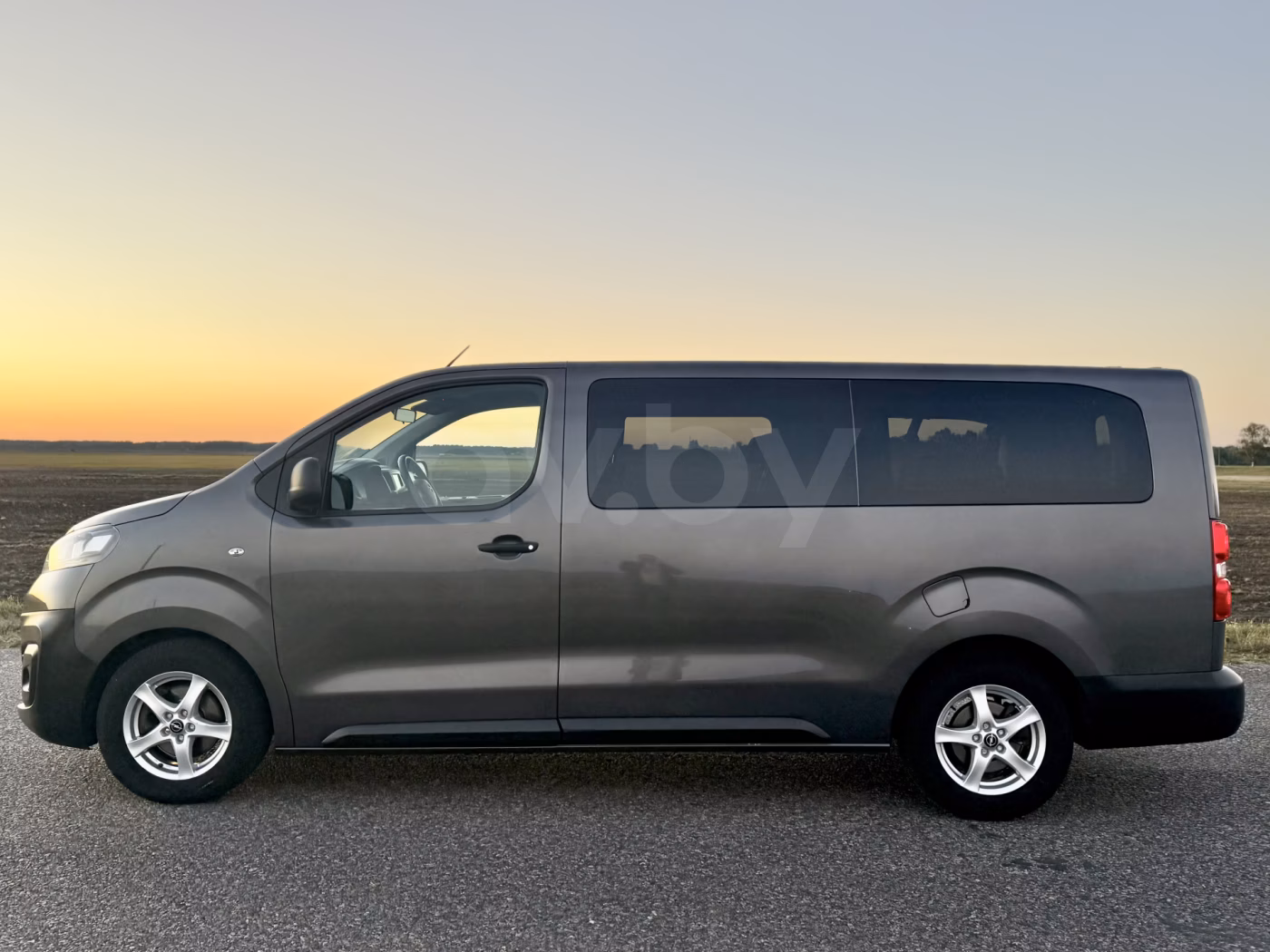 Opel Vivaro фото 2