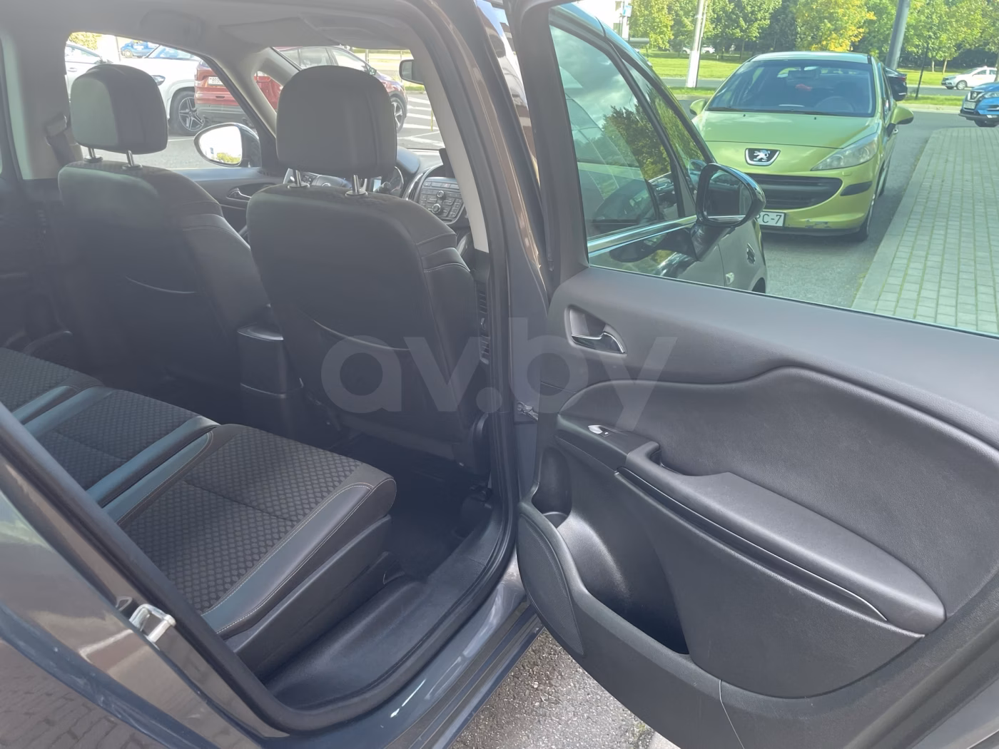 Opel Zafira фото 12