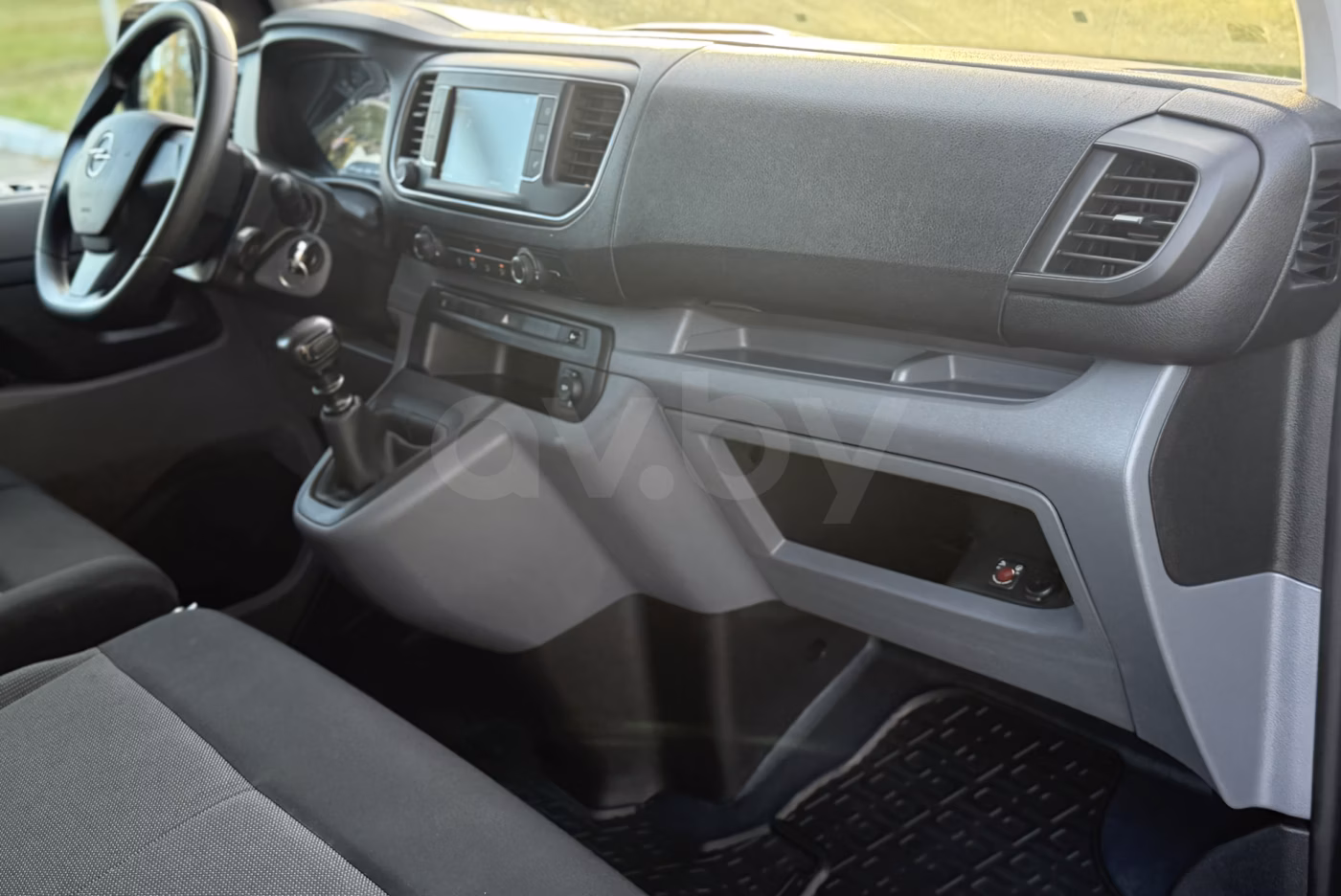 Opel Vivaro фото 16