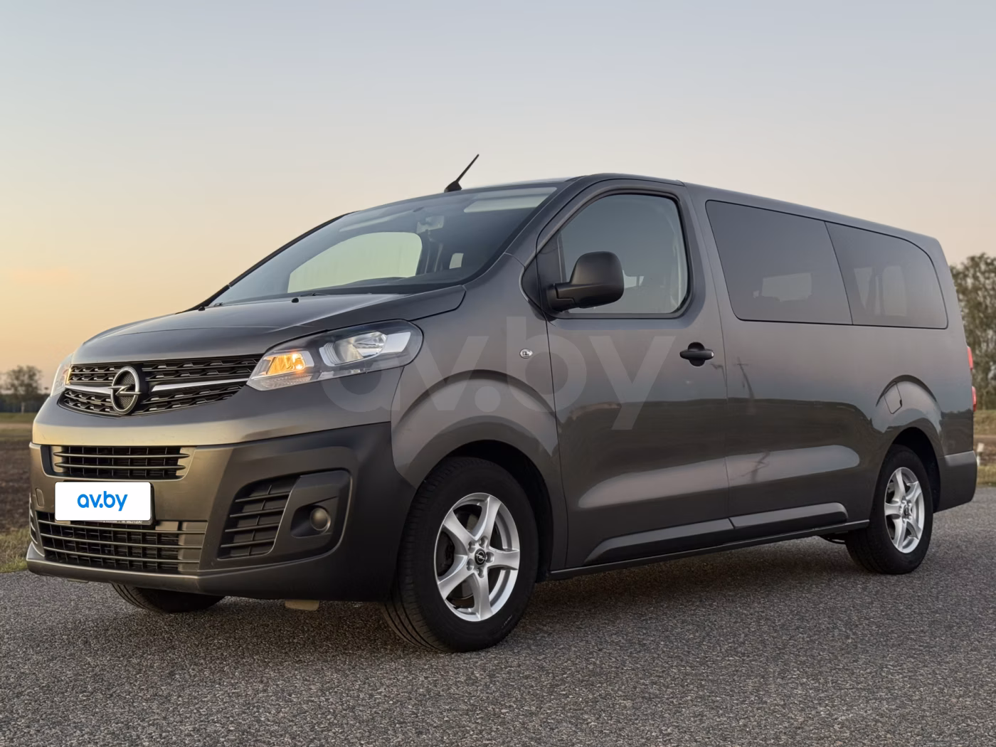 Opel Vivaro фото 29
