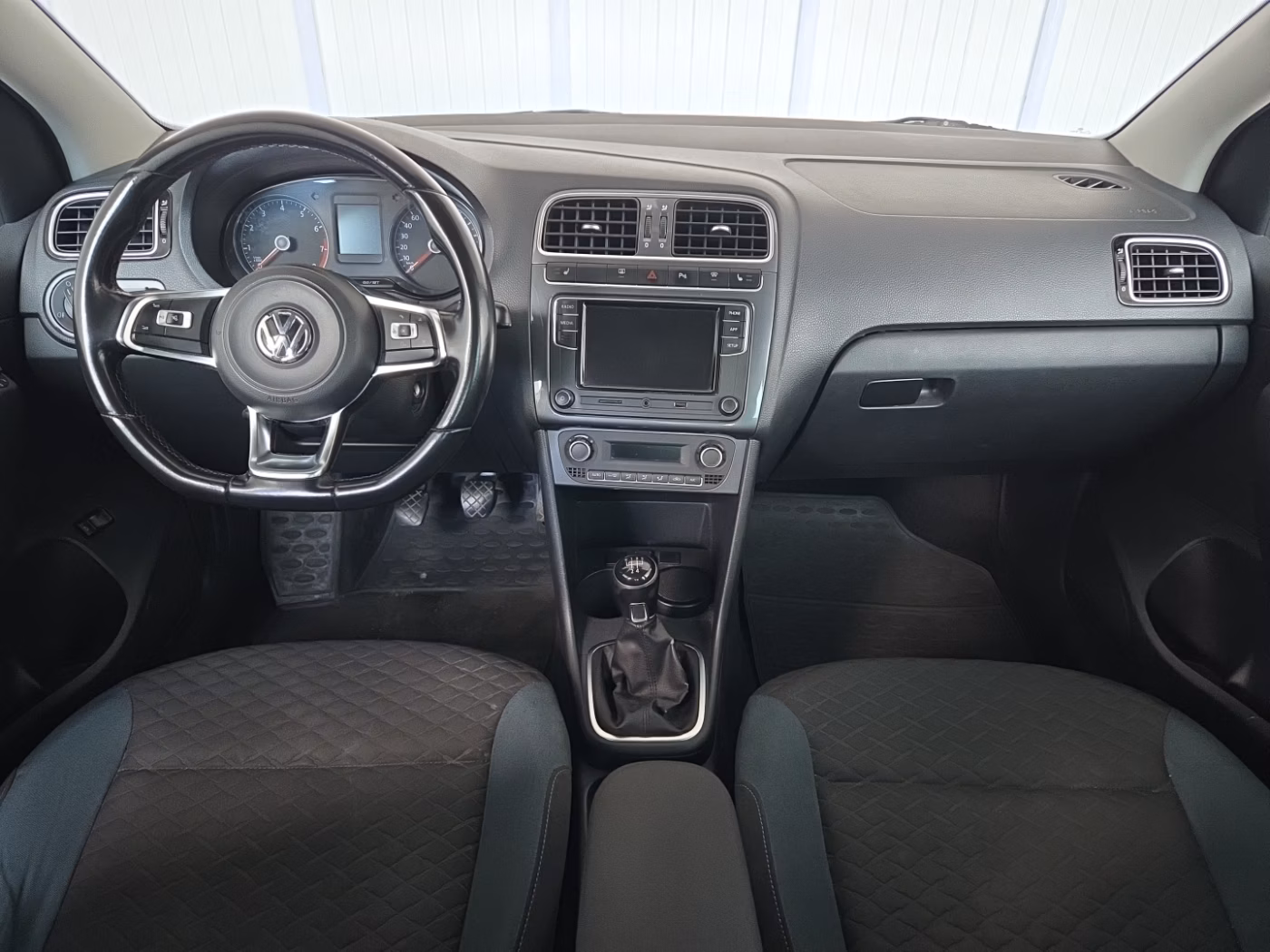 Volkswagen Polo Sedan фото 11