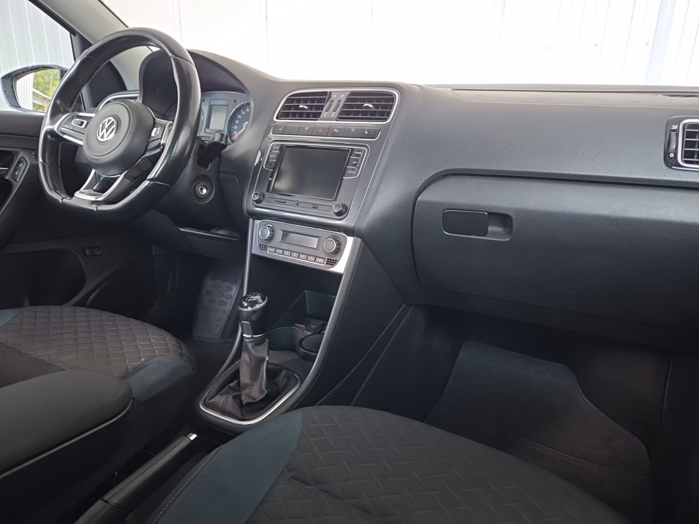 Volkswagen Polo Sedan фото 12