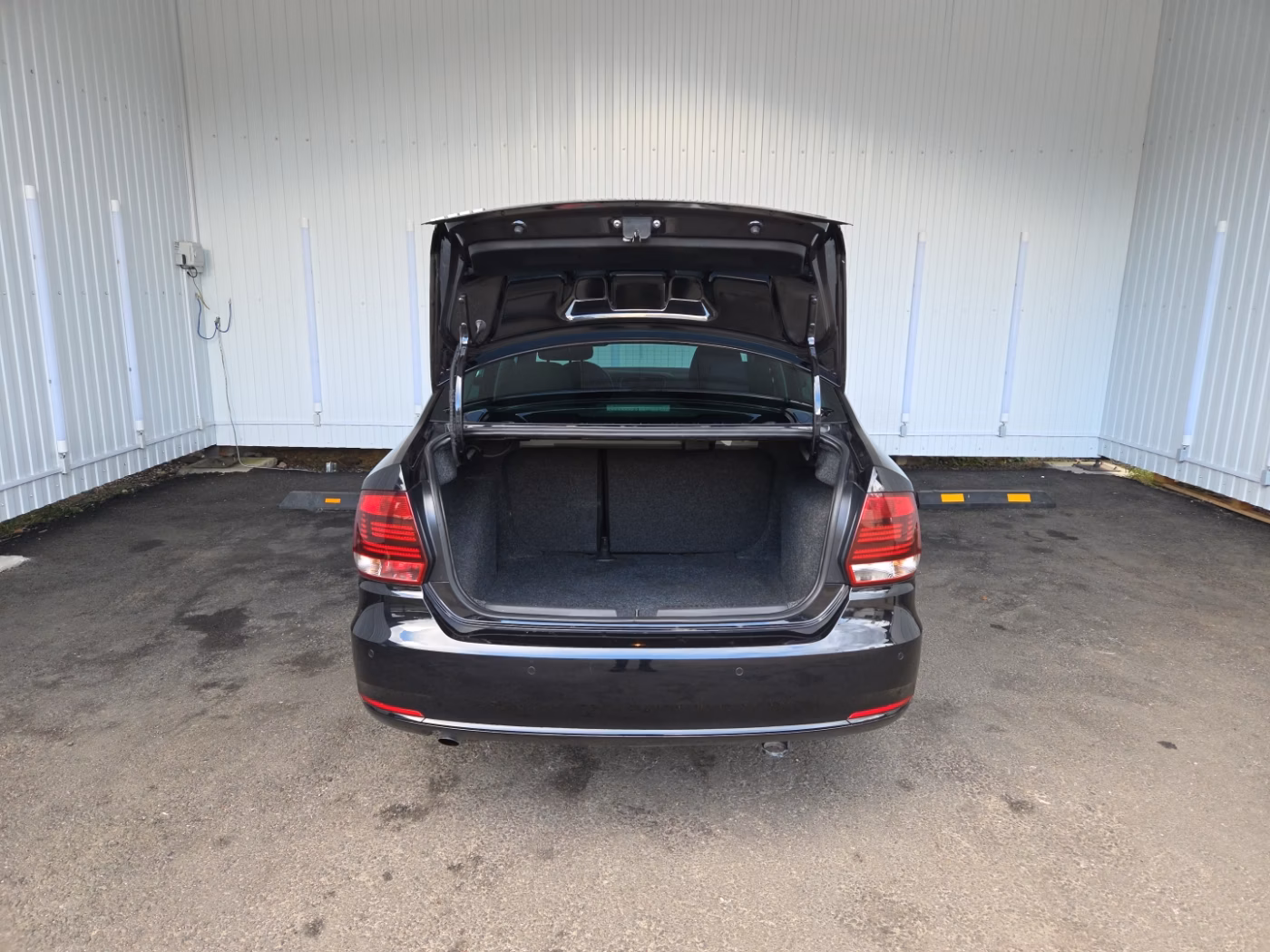 Volkswagen Polo Sedan фото 16