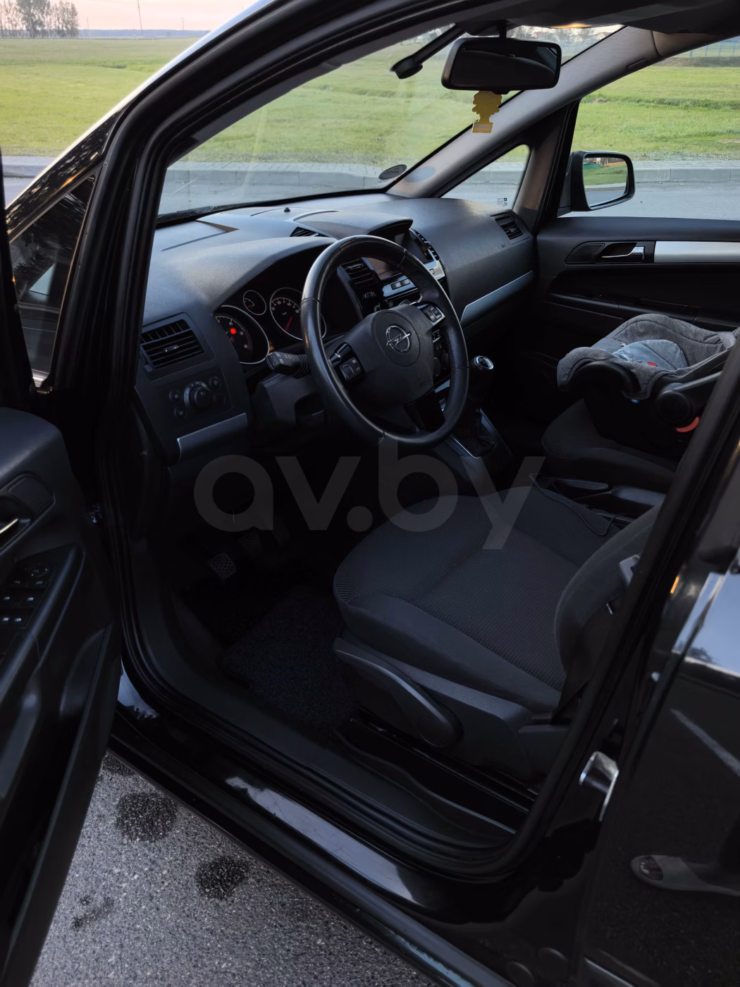 Opel Zafira фото 9