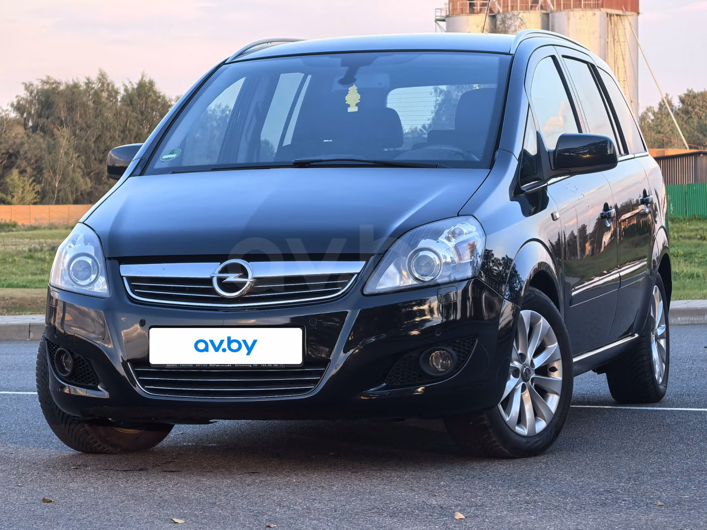 Opel Zafira фото 8
