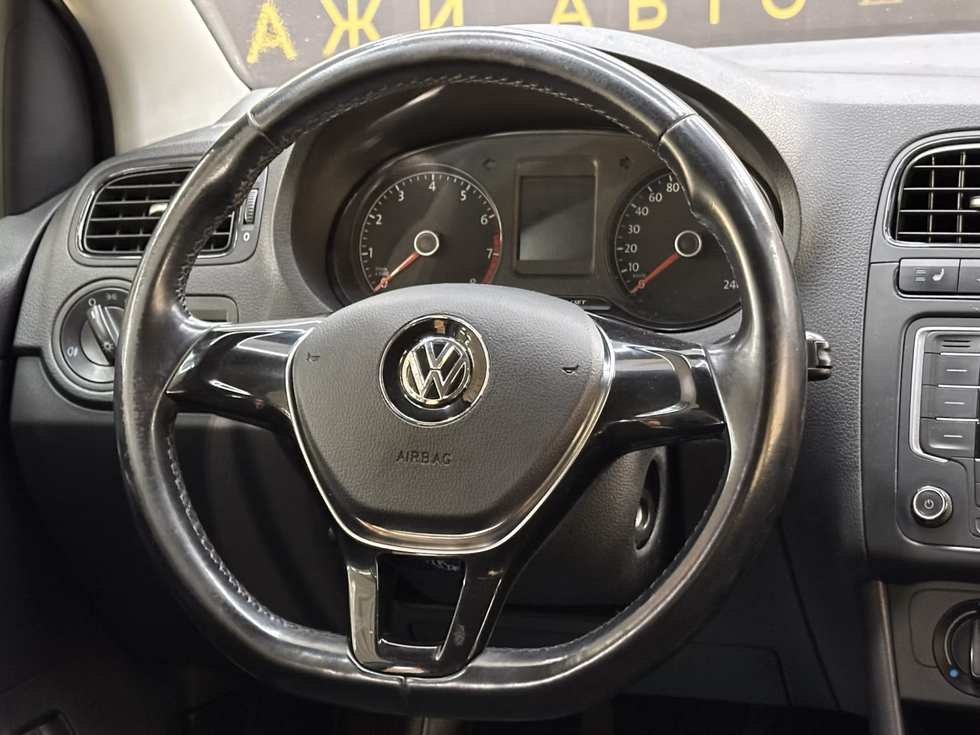 Volkswagen Polo Sedan фото 11