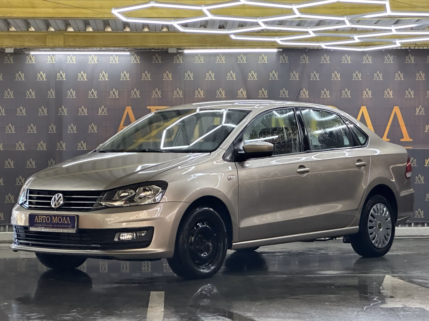 Volkswagen Polo Sedan фото 3