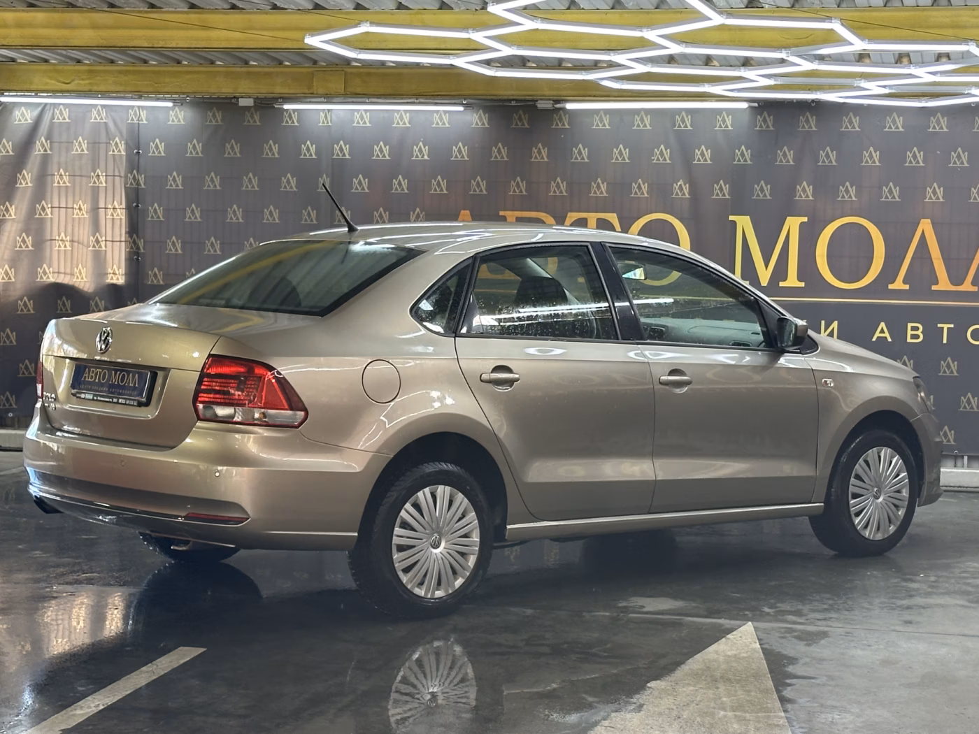 Volkswagen Polo Sedan фото 9