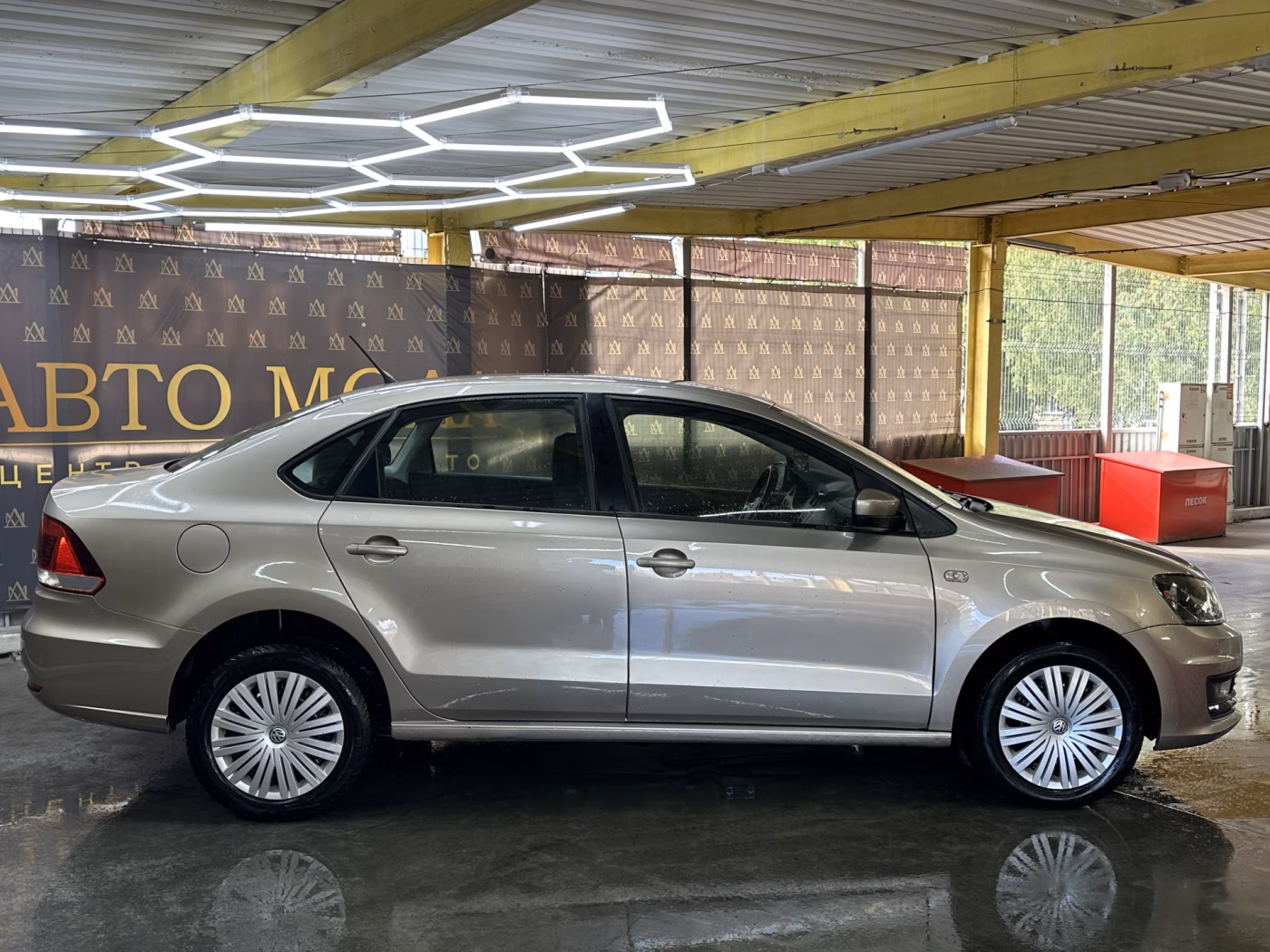 Volkswagen Polo Sedan фото 6