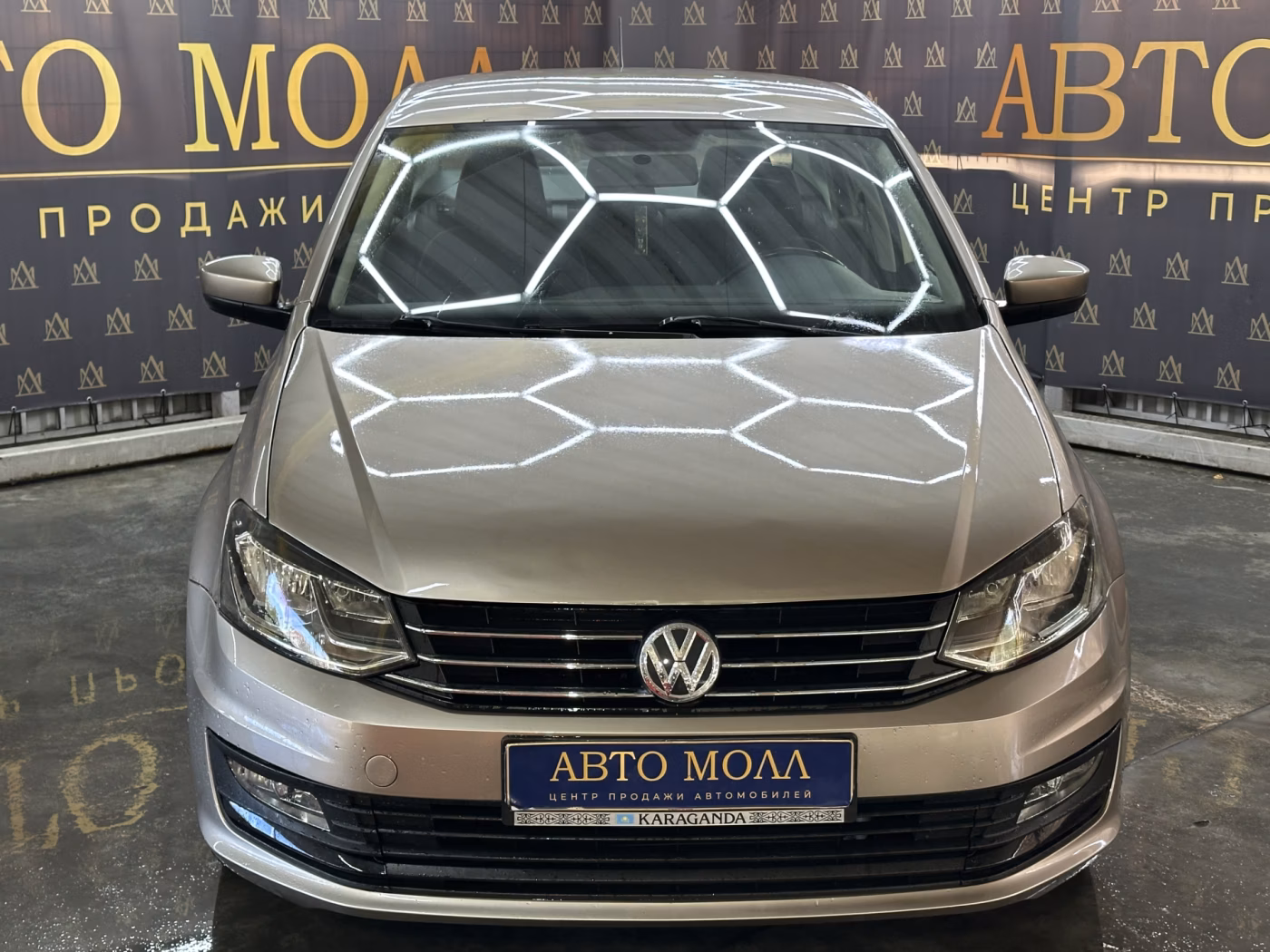 Volkswagen Polo Sedan фото 2