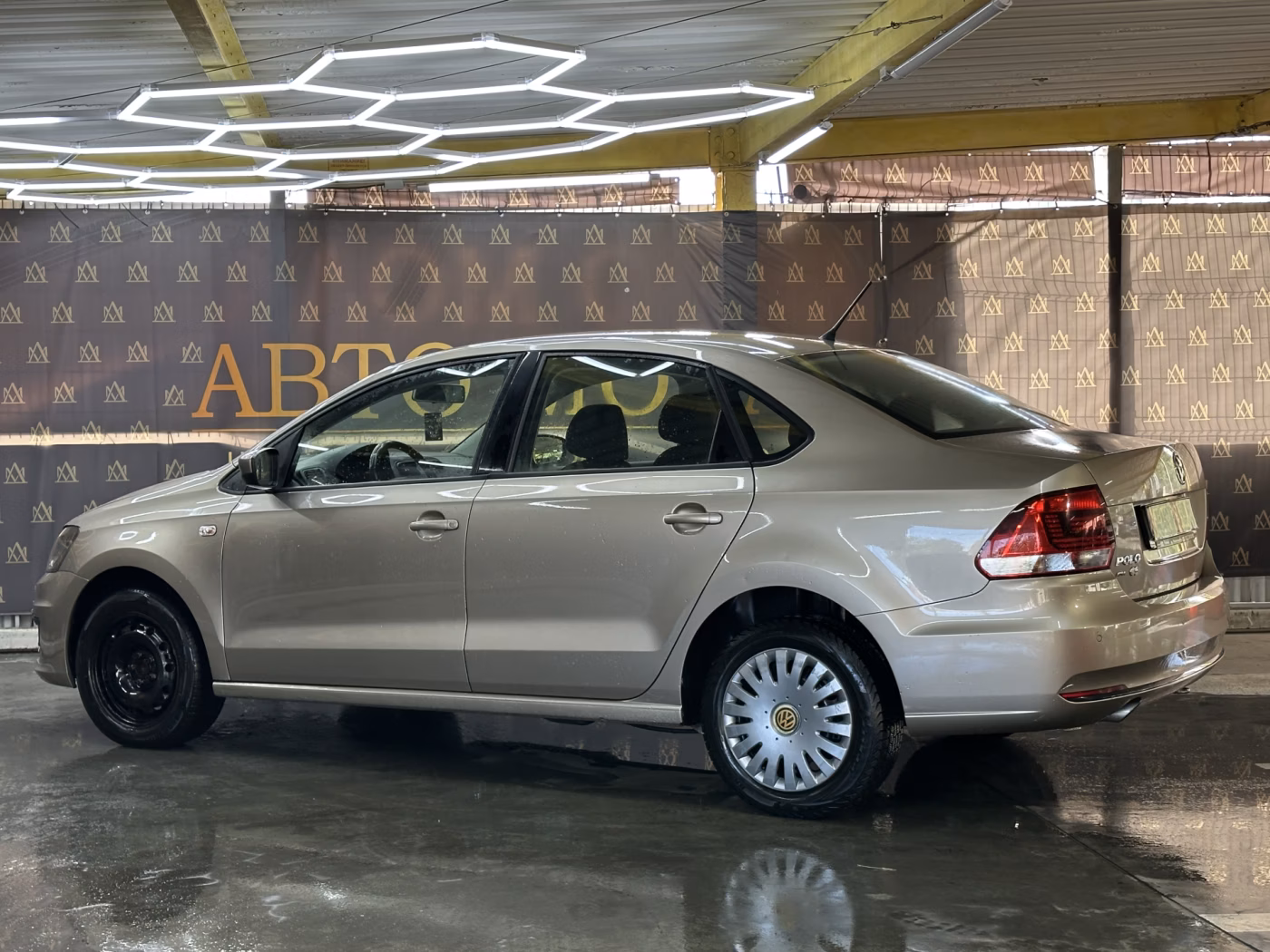 Volkswagen Polo Sedan фото 7