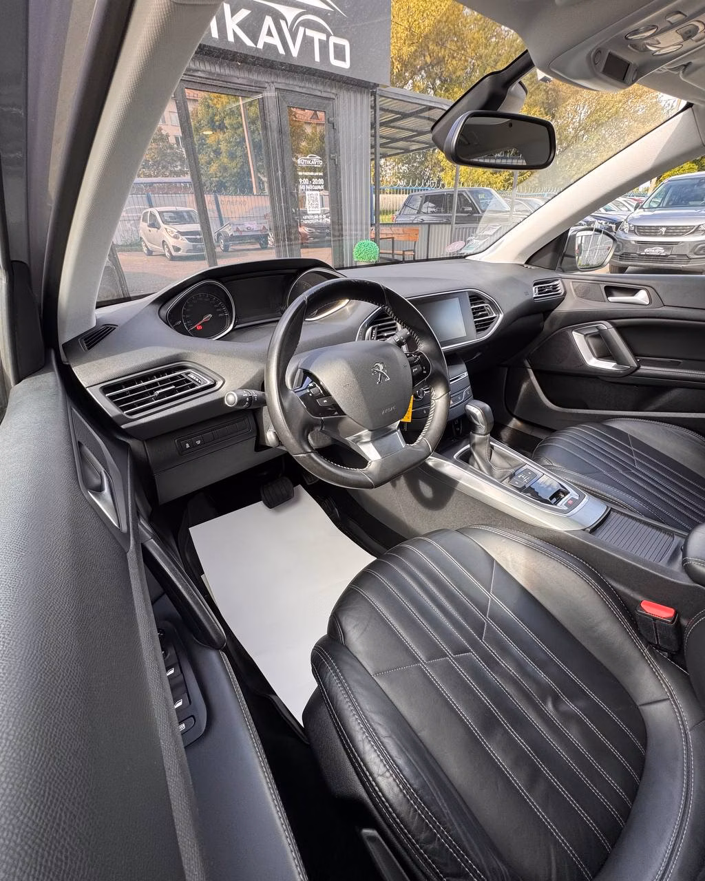 Peugeot 308 фото 9