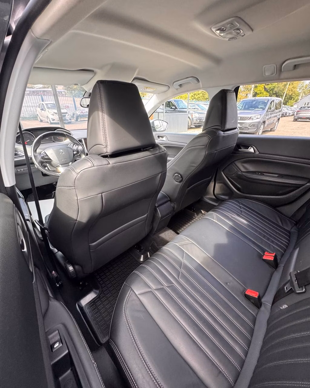Peugeot 308 фото 11