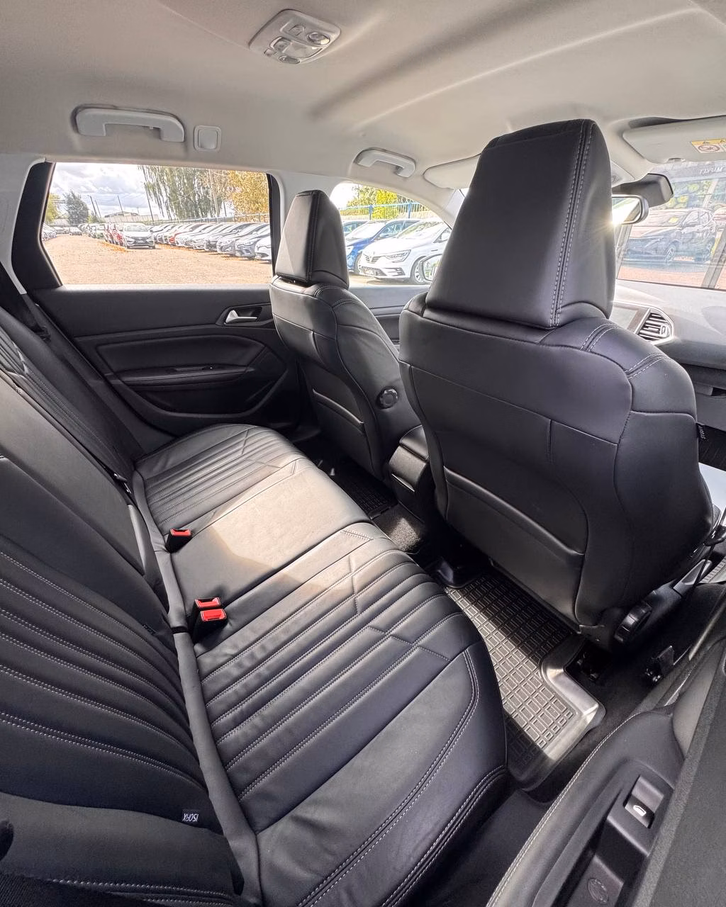 Peugeot 308 фото 12